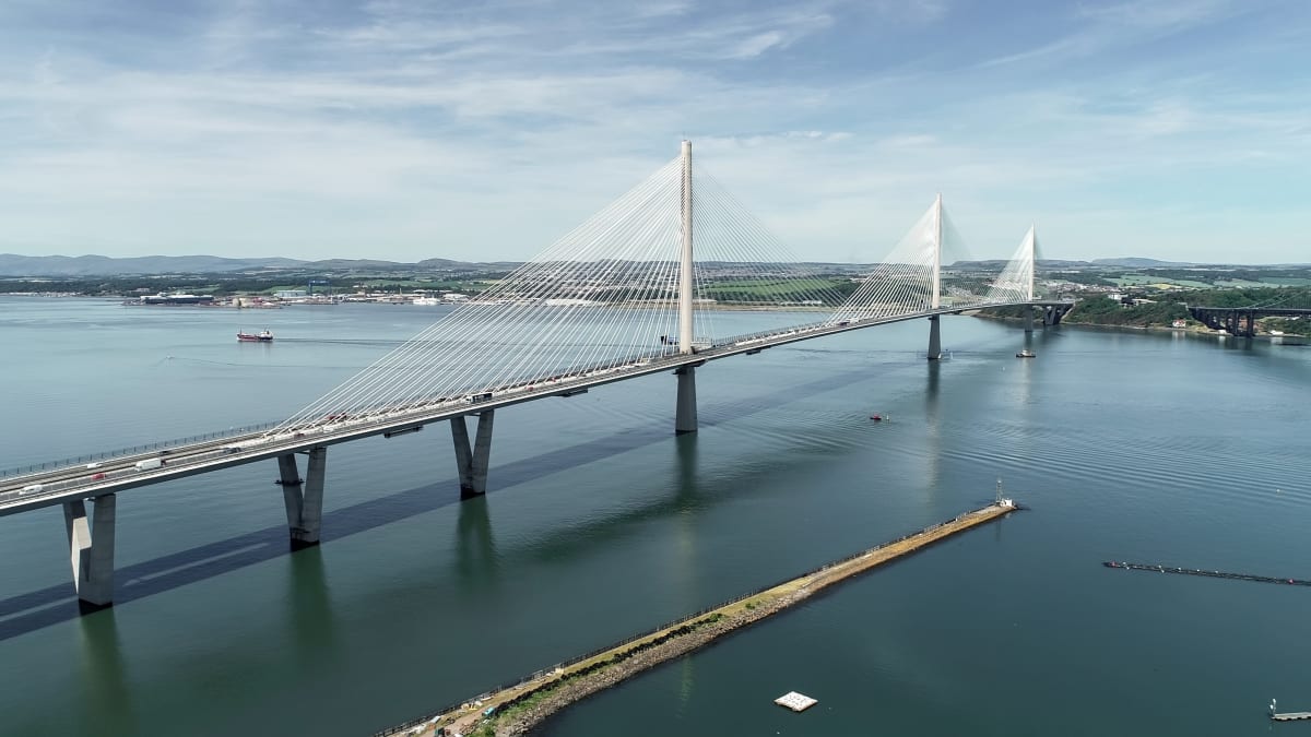 BEAR Scotland installs diversion barriers on Queensferry